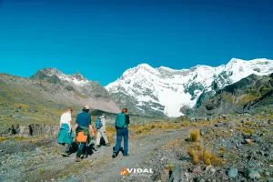 Hiking to Upis Qacha Lake in Ausangate region