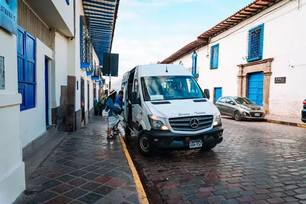 Door to door service Vidal Expeditions